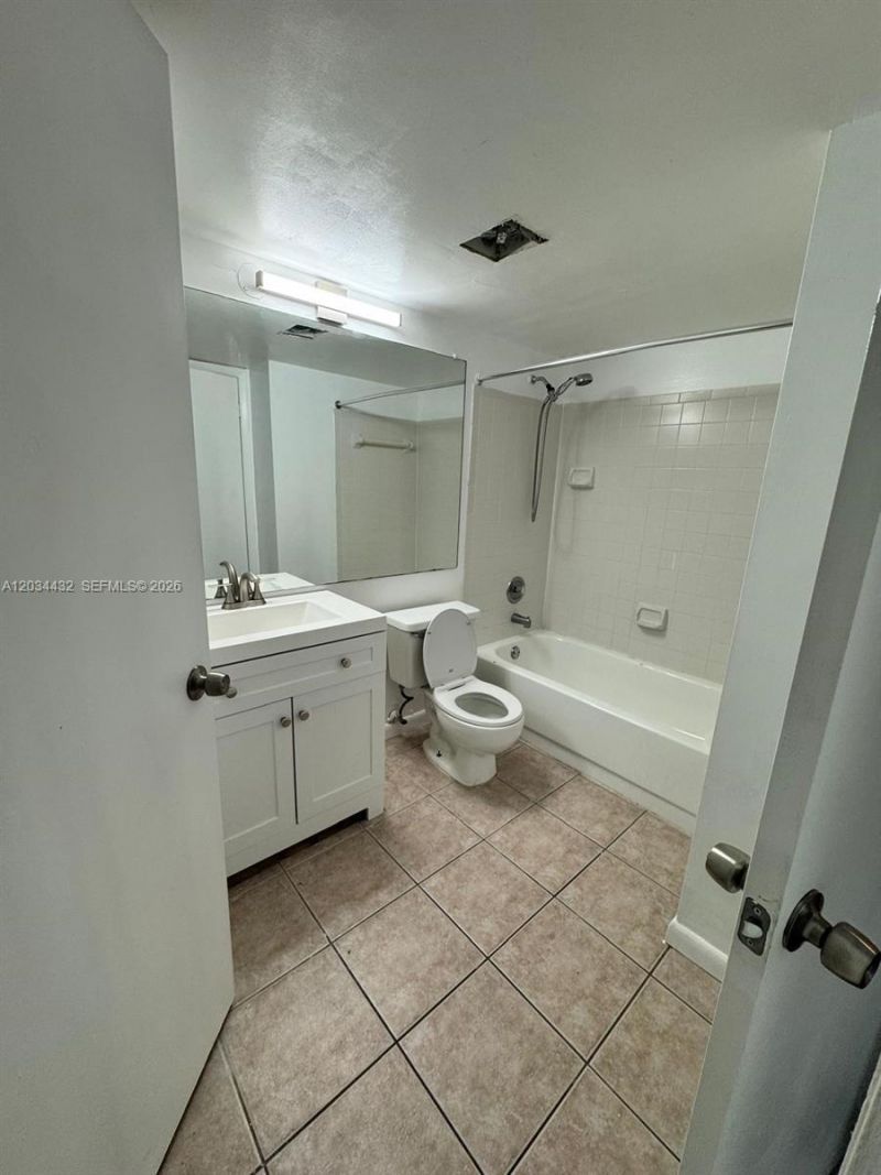 911 Coral Club Dr , Unit 911, Coral Springs, FL 33071 Photo