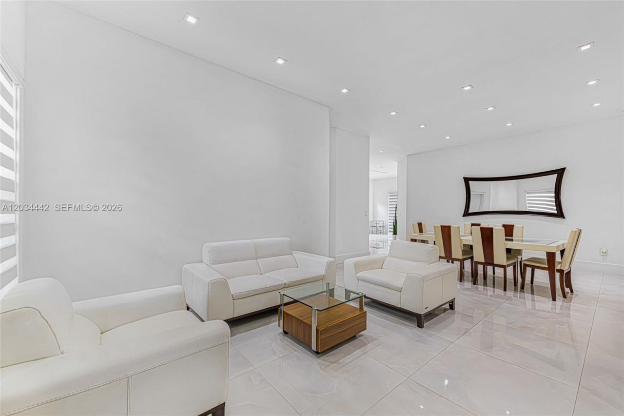 15932 SW 101st Ter , Miami, FL 33196 Photo