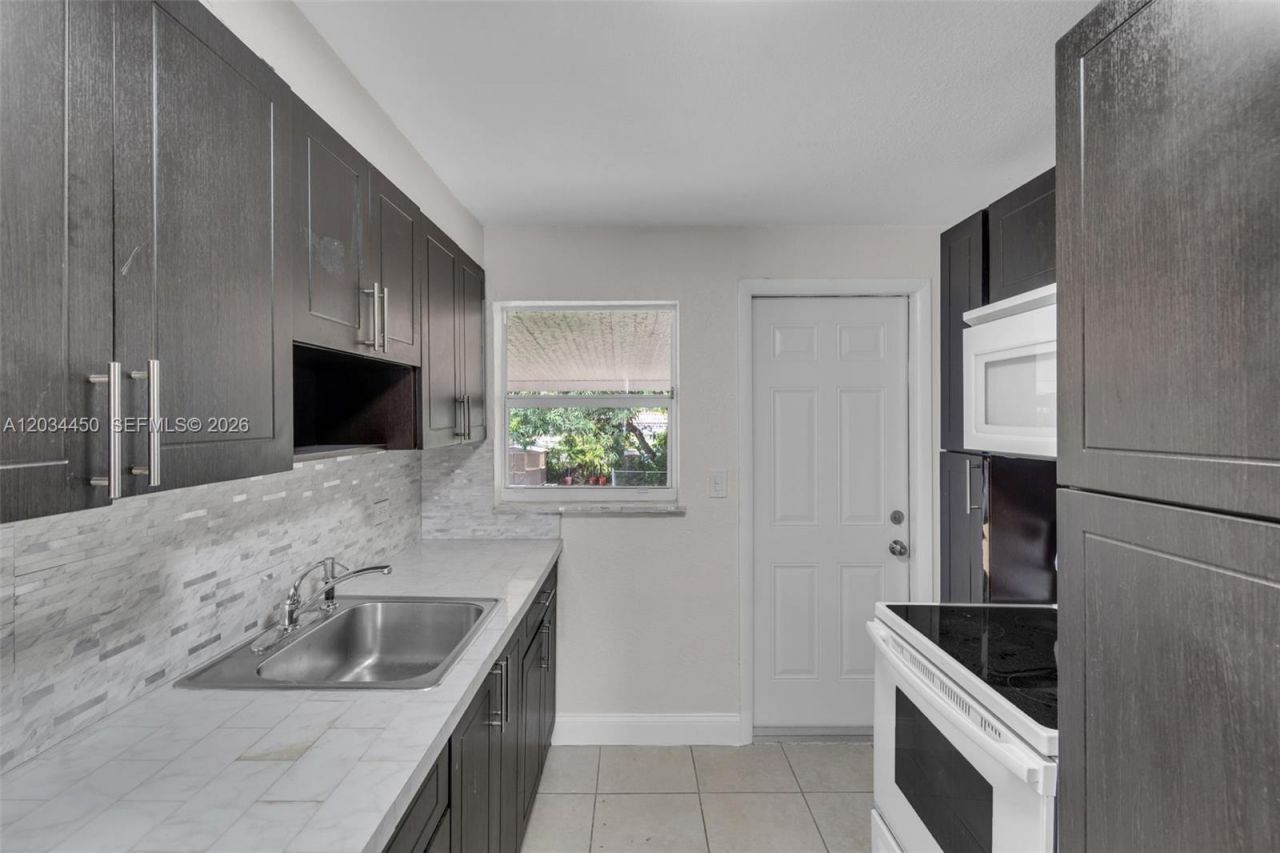 2791 SW 34th Ct, Miami, FL 33133 Photo