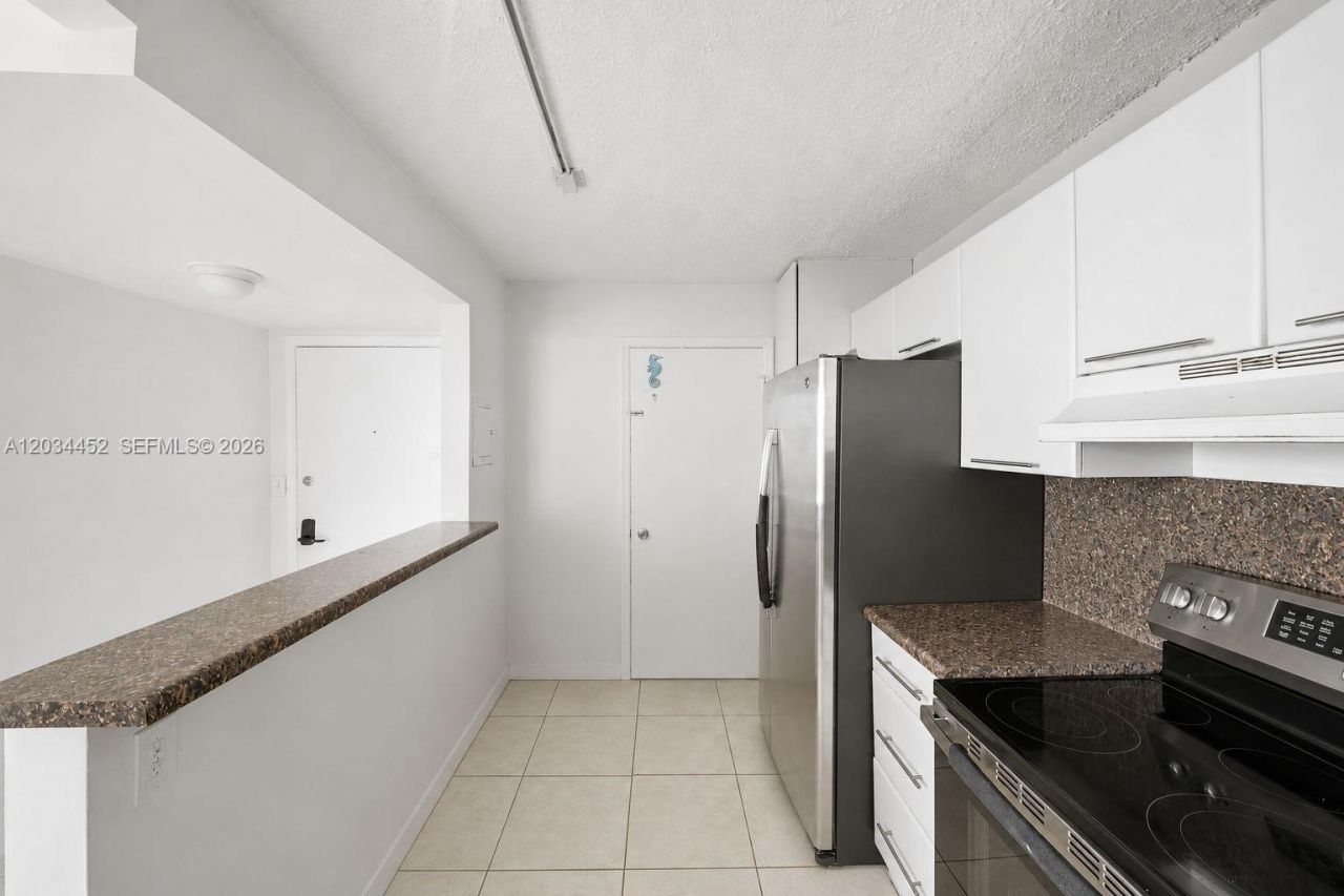 2016 Bay Dr , Unit 504, Miami Beach, FL 33141 Photo