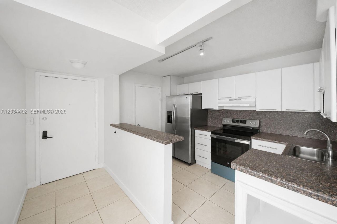 2016 Bay Dr , Unit 504, Miami Beach, FL 33141 Photo
