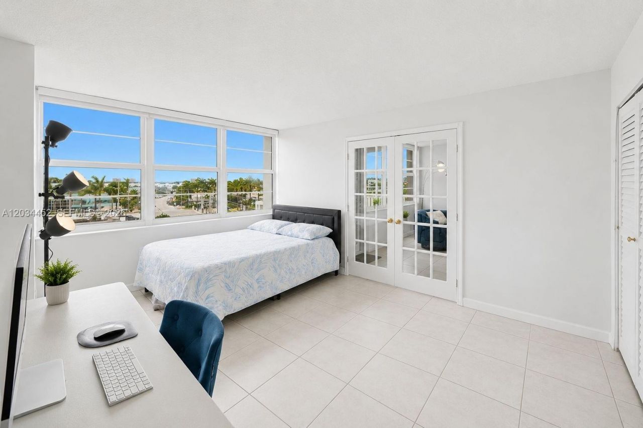 2016 Bay Dr , Unit 504, Miami Beach, FL 33141 Photo