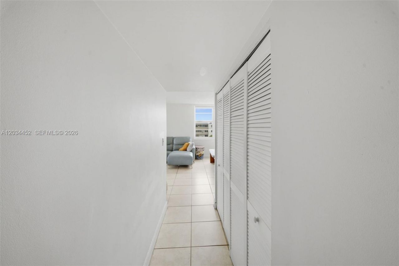 2016 Bay Dr , Unit 504, Miami Beach, FL 33141 Photo