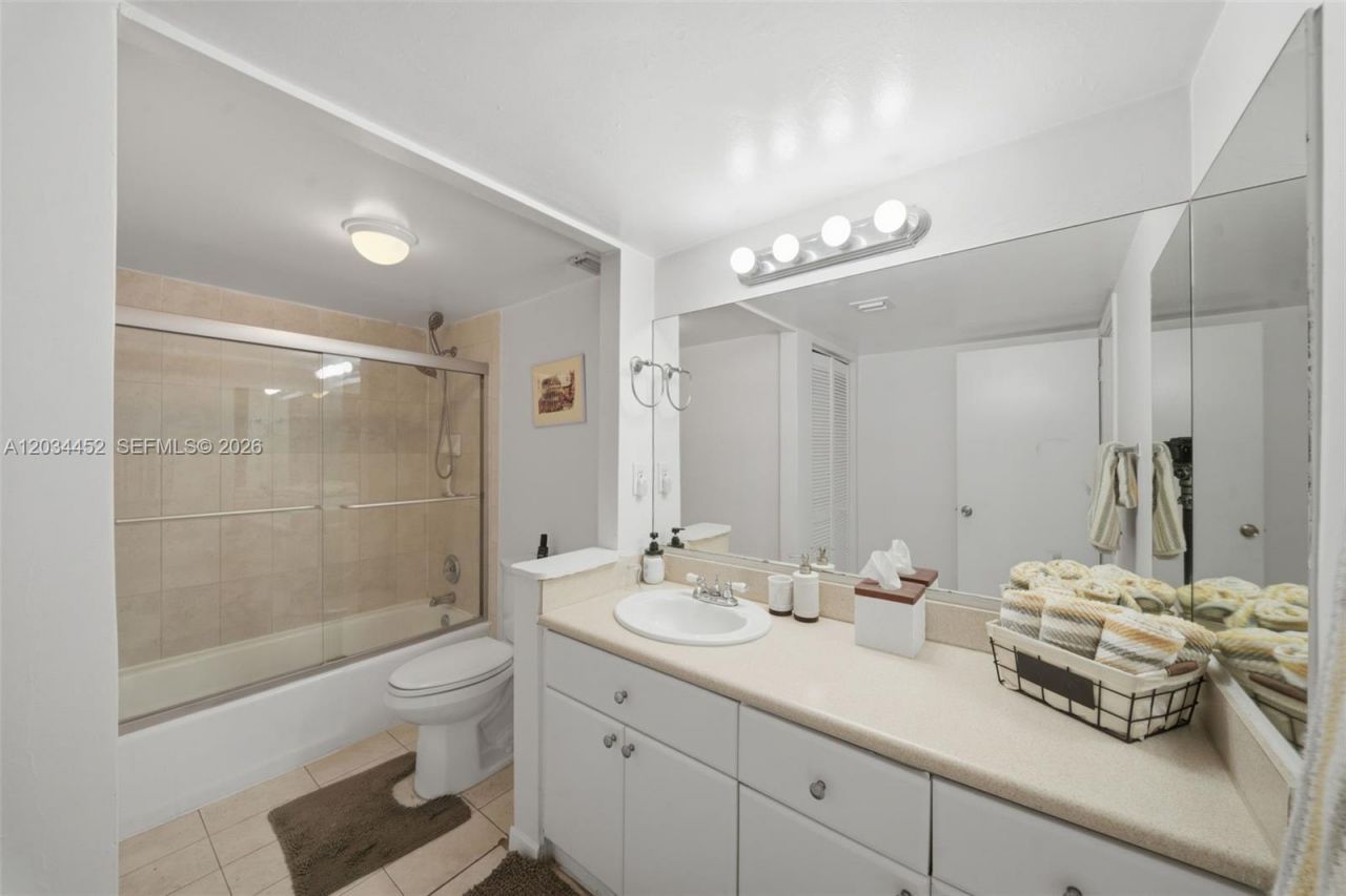 2016 Bay Dr , Unit 504, Miami Beach, FL 33141 Photo