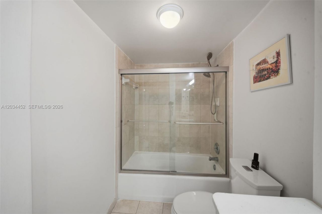 2016 Bay Dr , Unit 504, Miami Beach, FL 33141 Photo