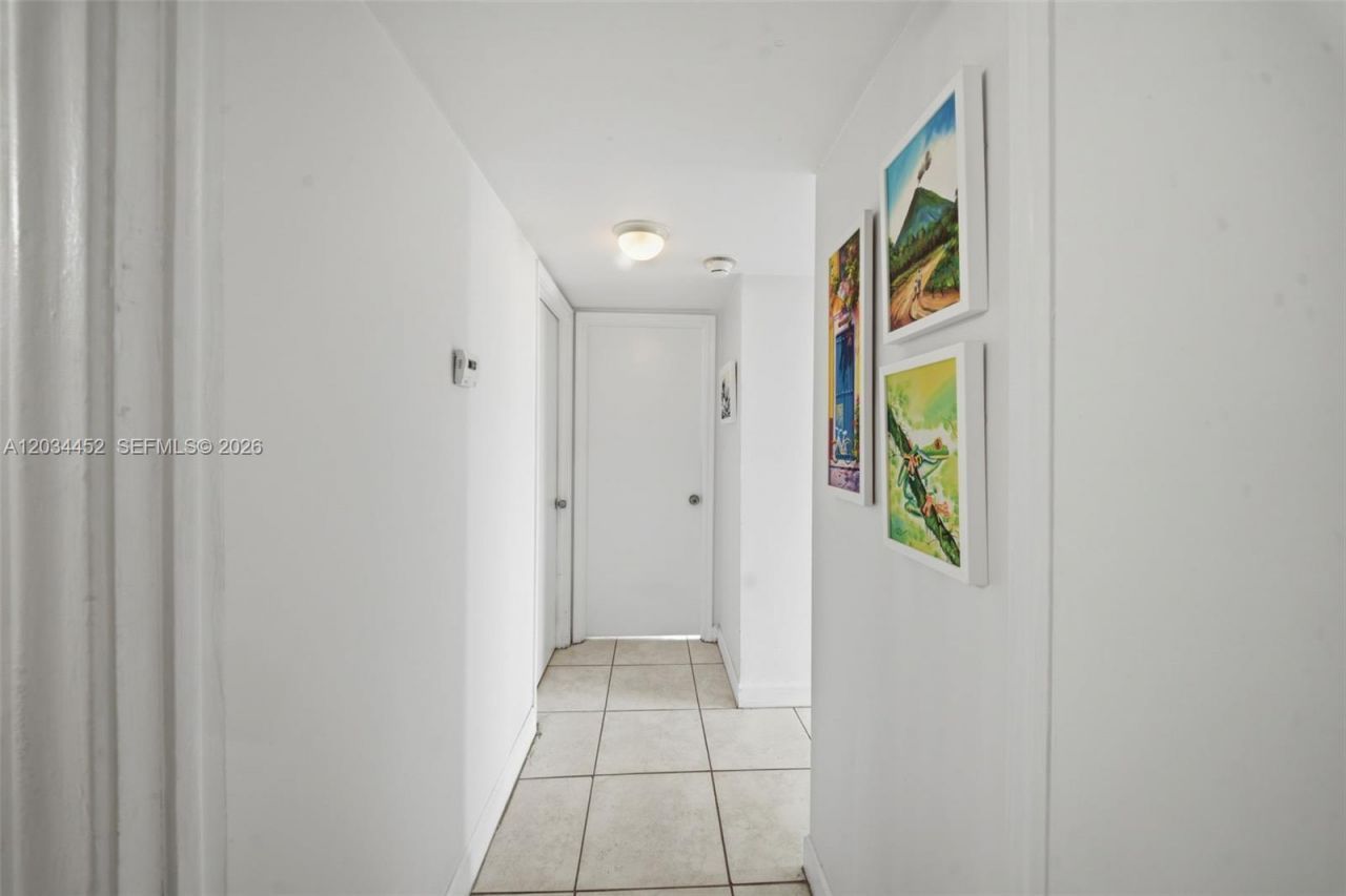 2016 Bay Dr , Unit 504, Miami Beach, FL 33141 Photo