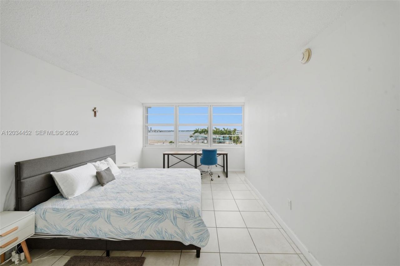 2016 Bay Dr , Unit 504, Miami Beach, FL 33141 Photo