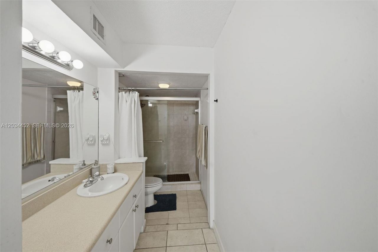 2016 Bay Dr , Unit 504, Miami Beach, FL 33141 Photo