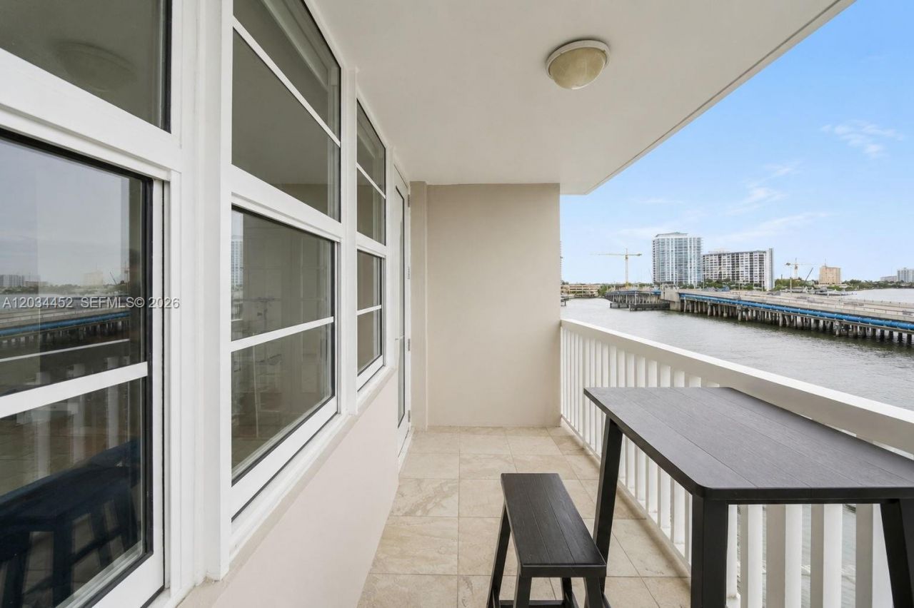 2016 Bay Dr , Unit 504, Miami Beach, FL 33141 Photo