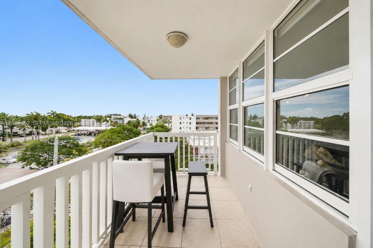 2016 Bay Dr , Unit 504, Miami Beach, FL 33141 Photo