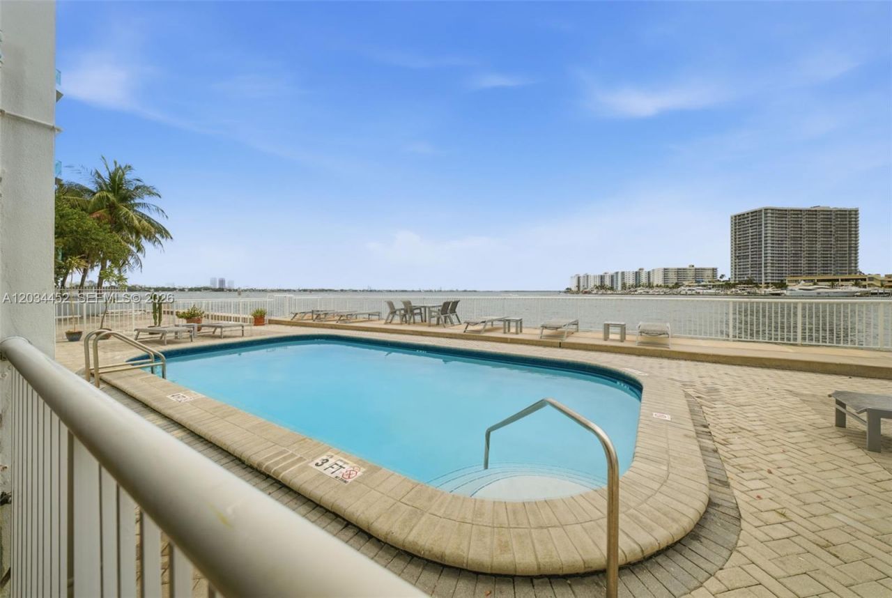 2016 Bay Dr , Unit 504, Miami Beach, FL 33141 Photo