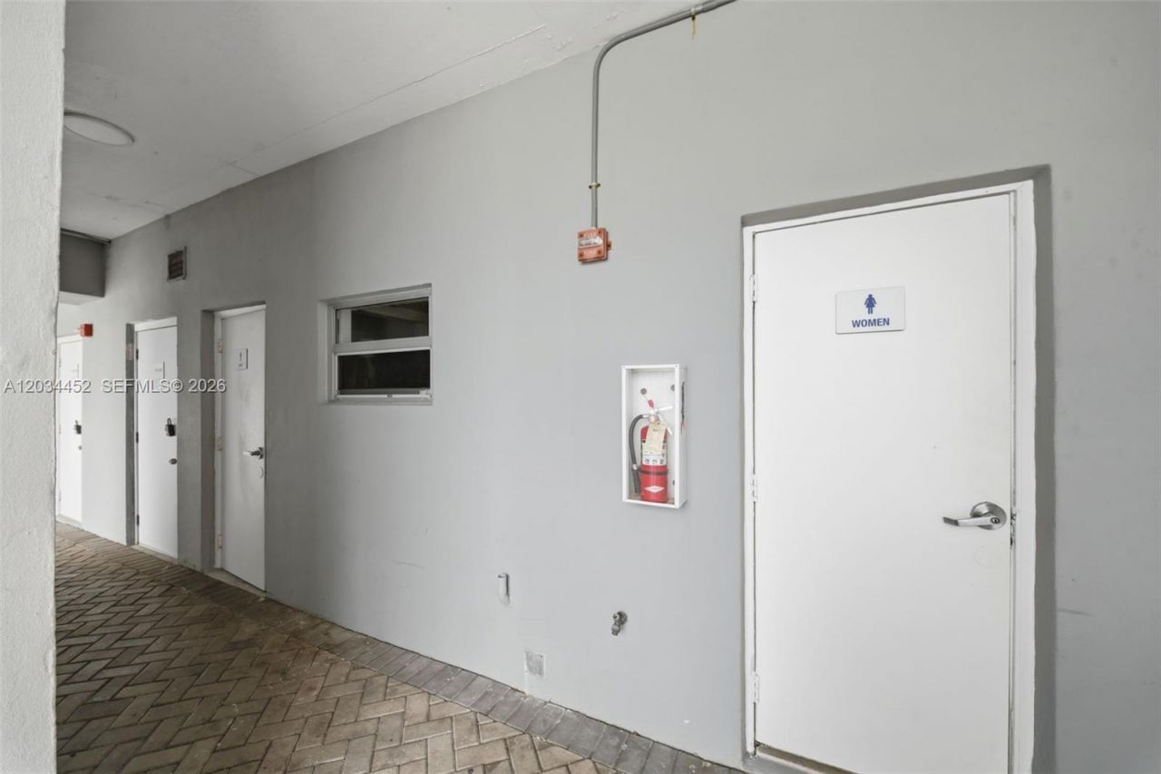 2016 Bay Dr , Unit 504, Miami Beach, FL 33141 Photo