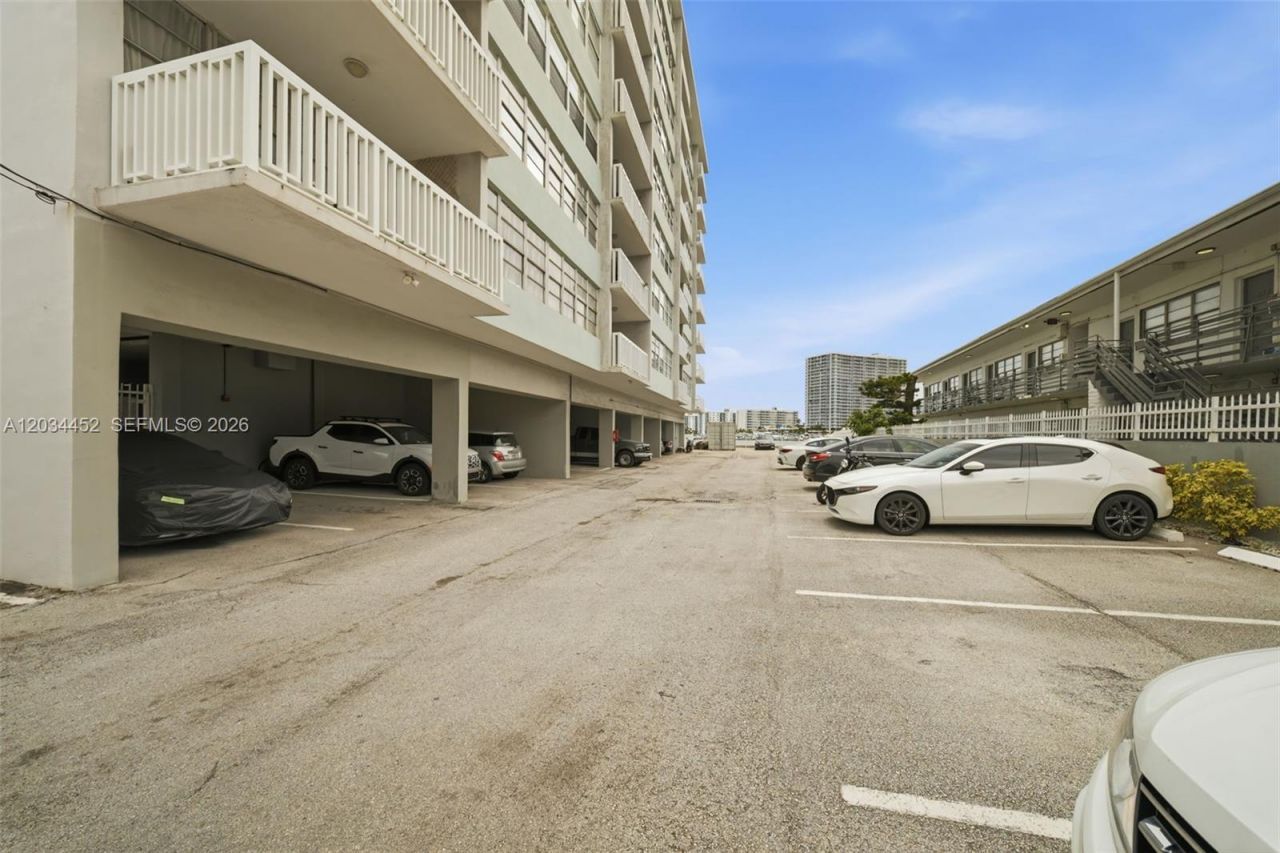 2016 Bay Dr , Unit 504, Miami Beach, FL 33141 Photo