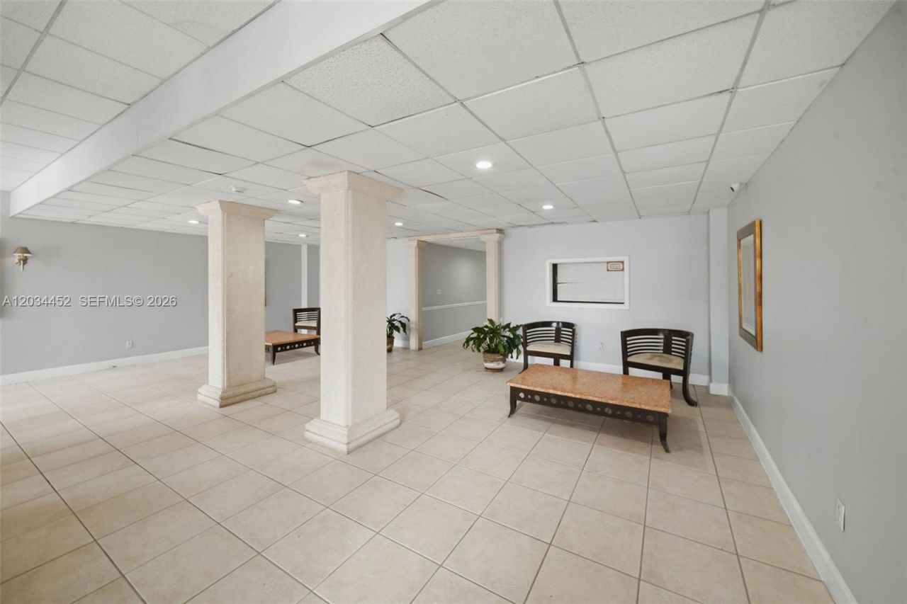 2016 Bay Dr , Unit 504, Miami Beach, FL 33141 Photo