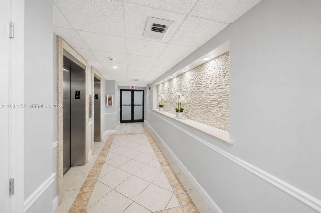 2016 Bay Dr , Unit 504, Miami Beach, FL 33141 Photo