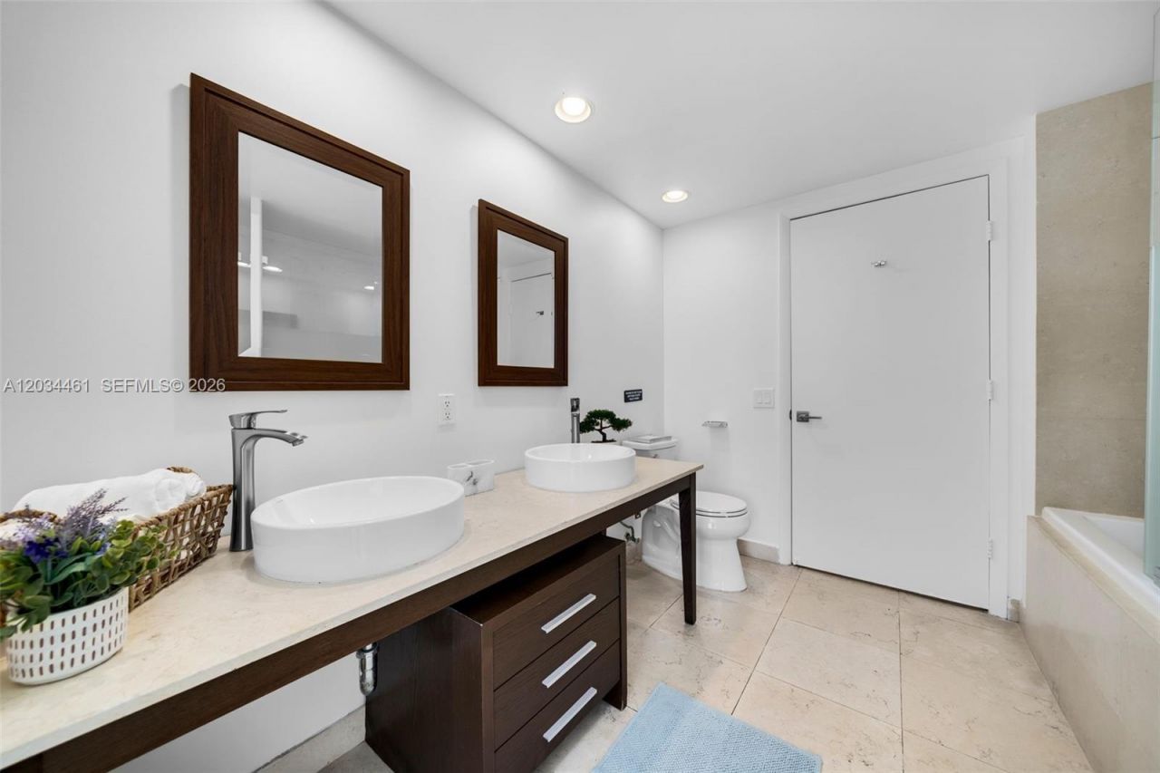 485 Brickell Ave , Unit 1709, Miami, FL 33131 Photo