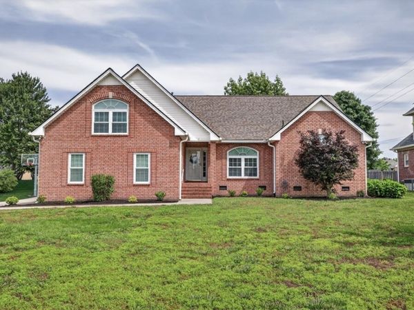 518 Redstone Dr , Gallatin, TN 37066