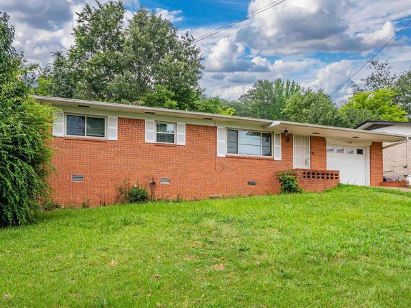 2108 Hobson Ave, Hot Springs, AR 71913