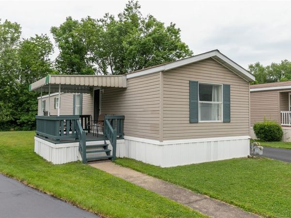 35 Circle Dr , Finleyville, PA 15332