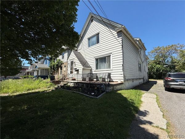30 Hobart Street , Buffalo, NY 14206