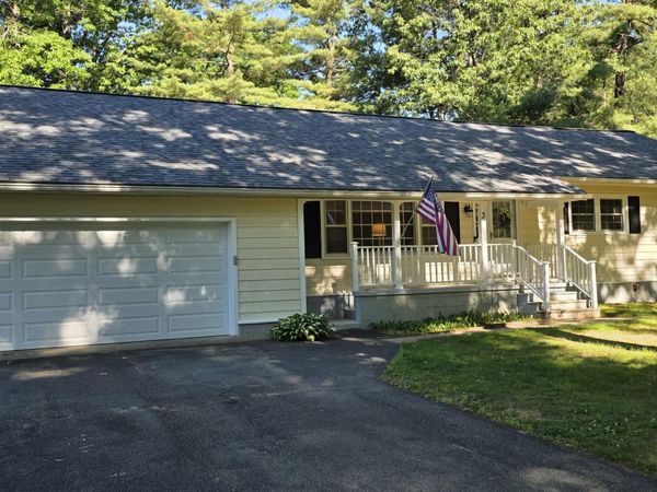 3 Peck Lane, Clifton Park, NY 12065