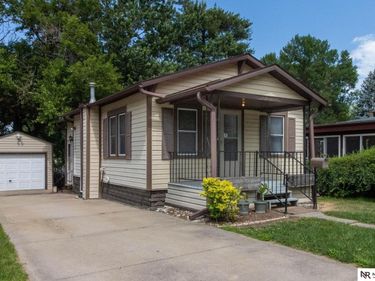 3727 S 16th Street, Lincoln, NE 68502