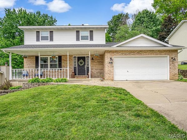 29 Williamsburg Lane, Glen Carbon, IL 62034