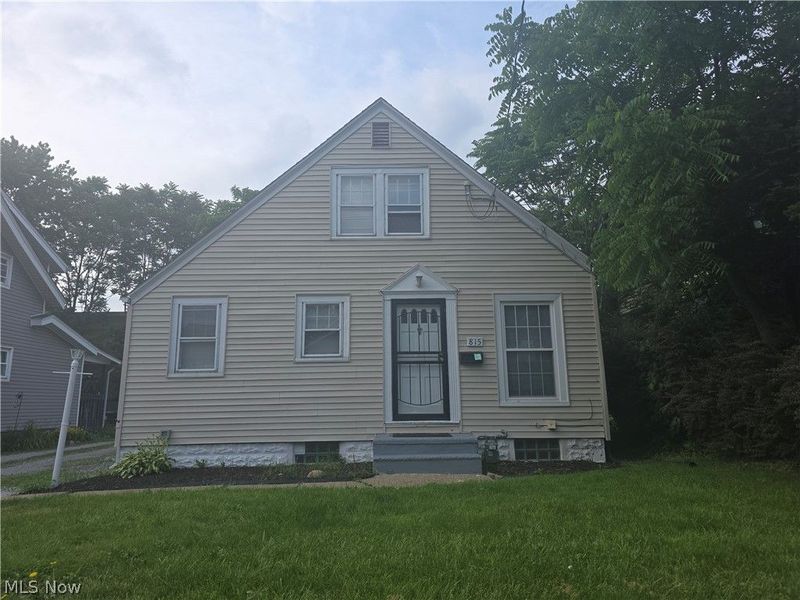 815 Russell Avenue, Akron, OH 44307 Photo 1