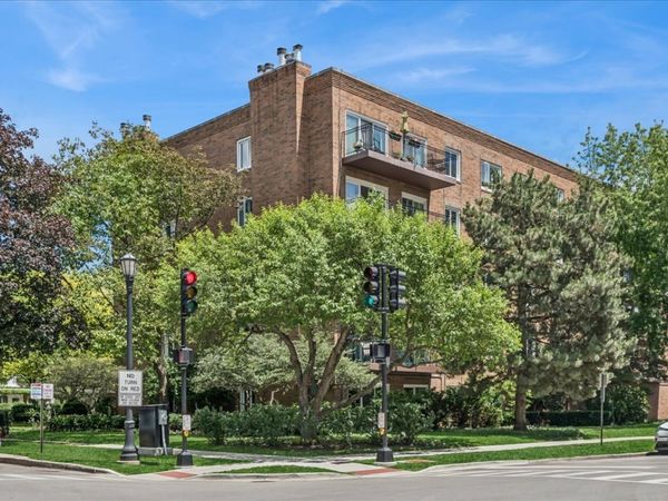 901 Hinman Avenue, Unit 3B, Evanston, IL 60202