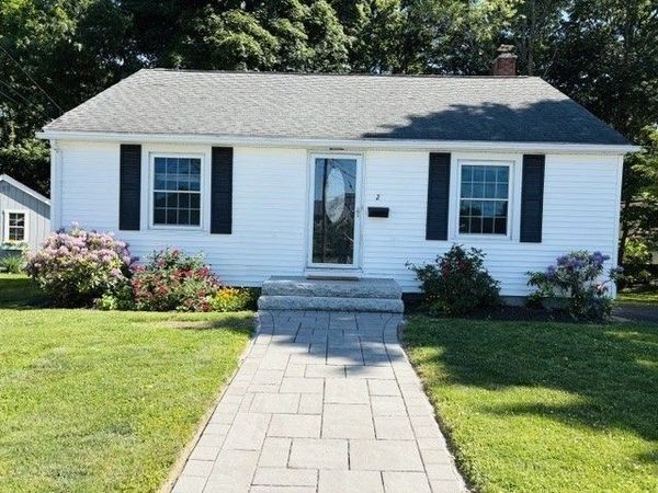 2 Bay Edge Ln, Worcester, MA 01604