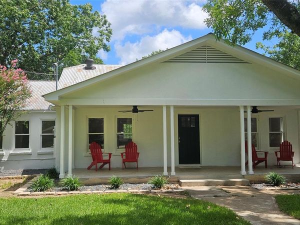 505 Colorado ST, Smithville, TX 78957