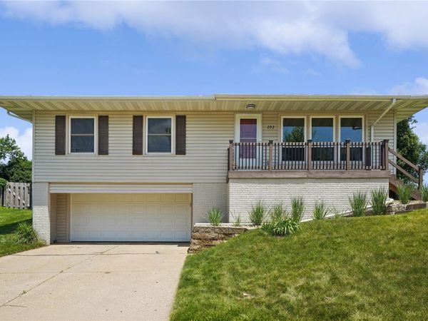 292 Windsor Dr NE , Cedar Rapids, IA 52402