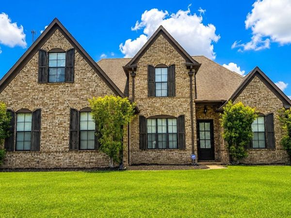 345 RIVERDALE DR, Oakland, TN 38060