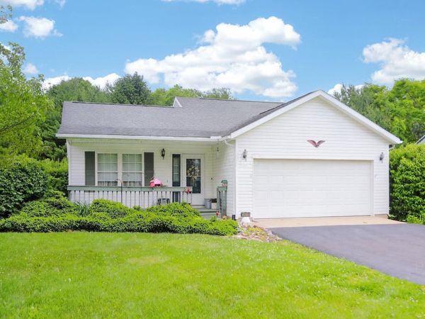 3658 Apple Valley Drive , Howard, OH 43028