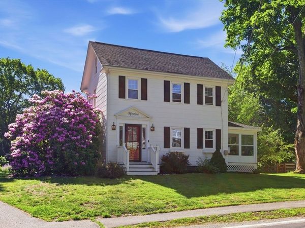 51 Grove St, Reading, MA 01867