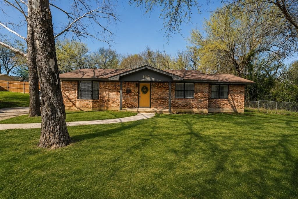 302 W Hale Avenue, Decatur, TX 76234 Main Photo