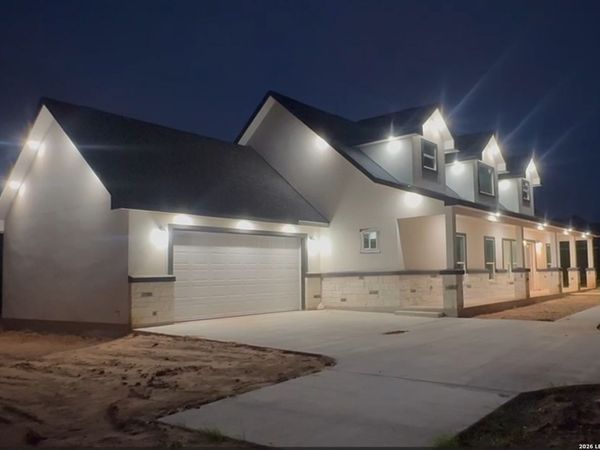 117 W SHORT MEADOW DR, Lytle, TX 78052