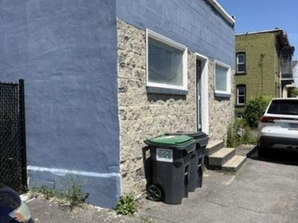 2709 6th Avenue, Troy, NY 12180