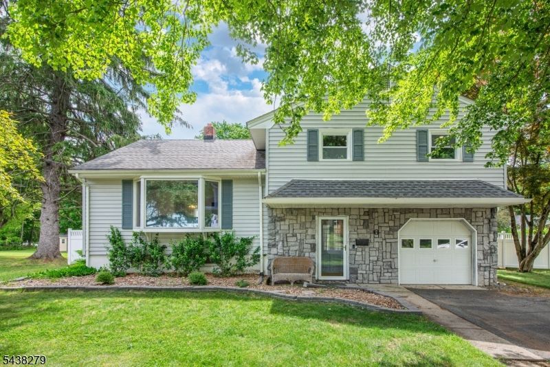 6 Honeyman Dr, Roxbury, NJ 07876 Main Photo