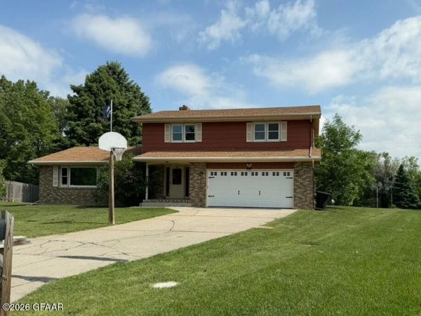 3215 LORD Circle , Grand Forks, ND 58201