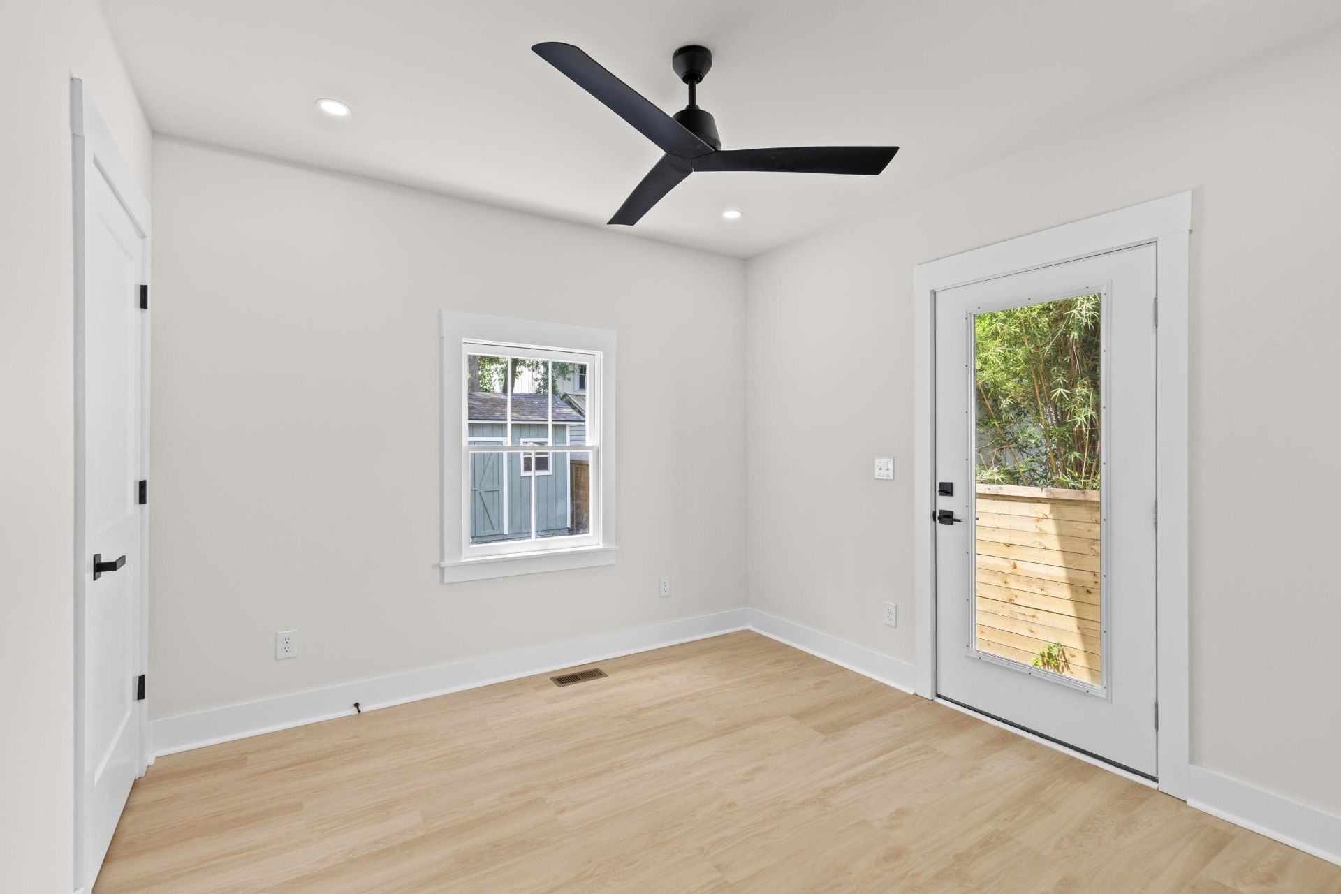 61 Maple Street Photo 20