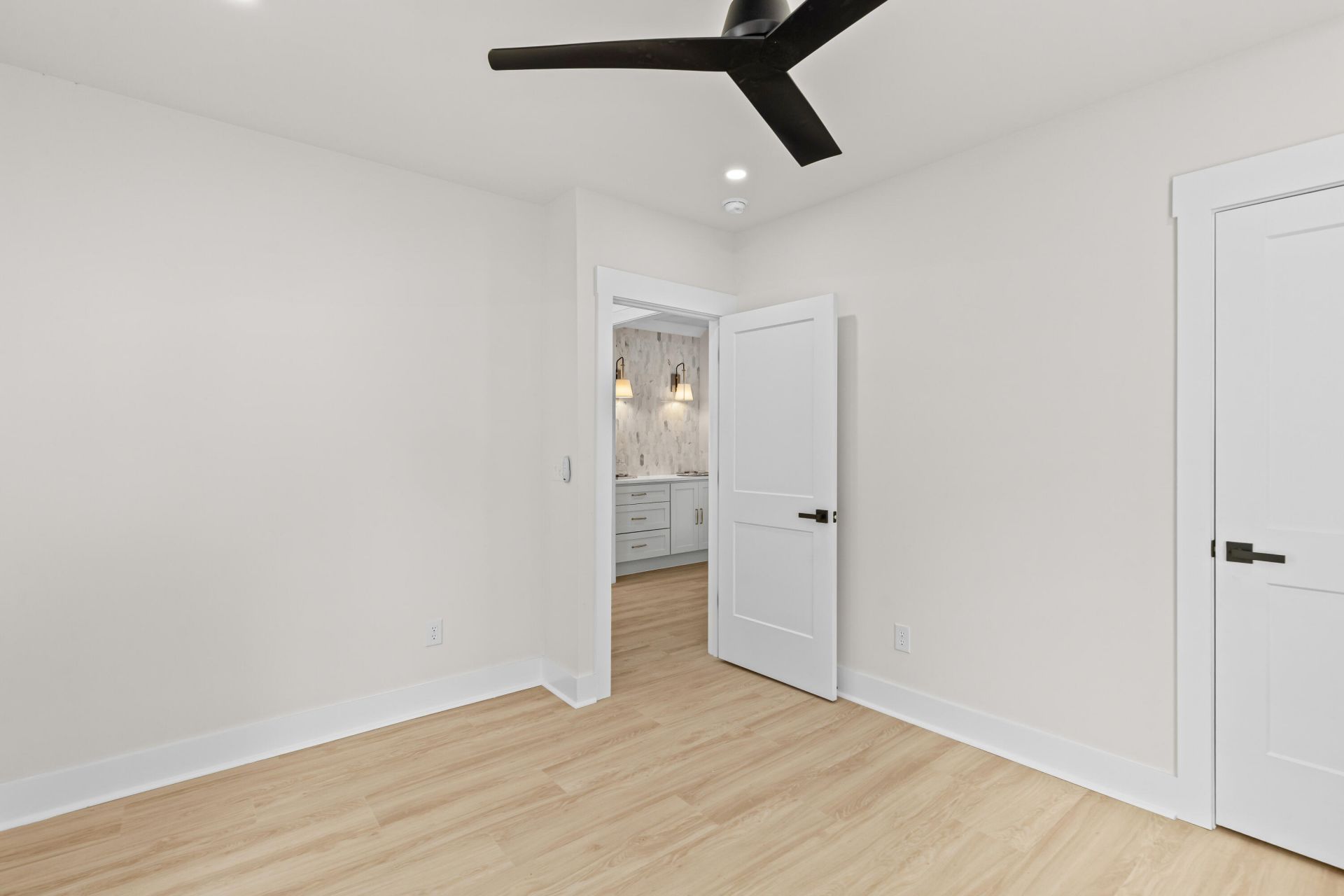 61 Maple Street Photo 21