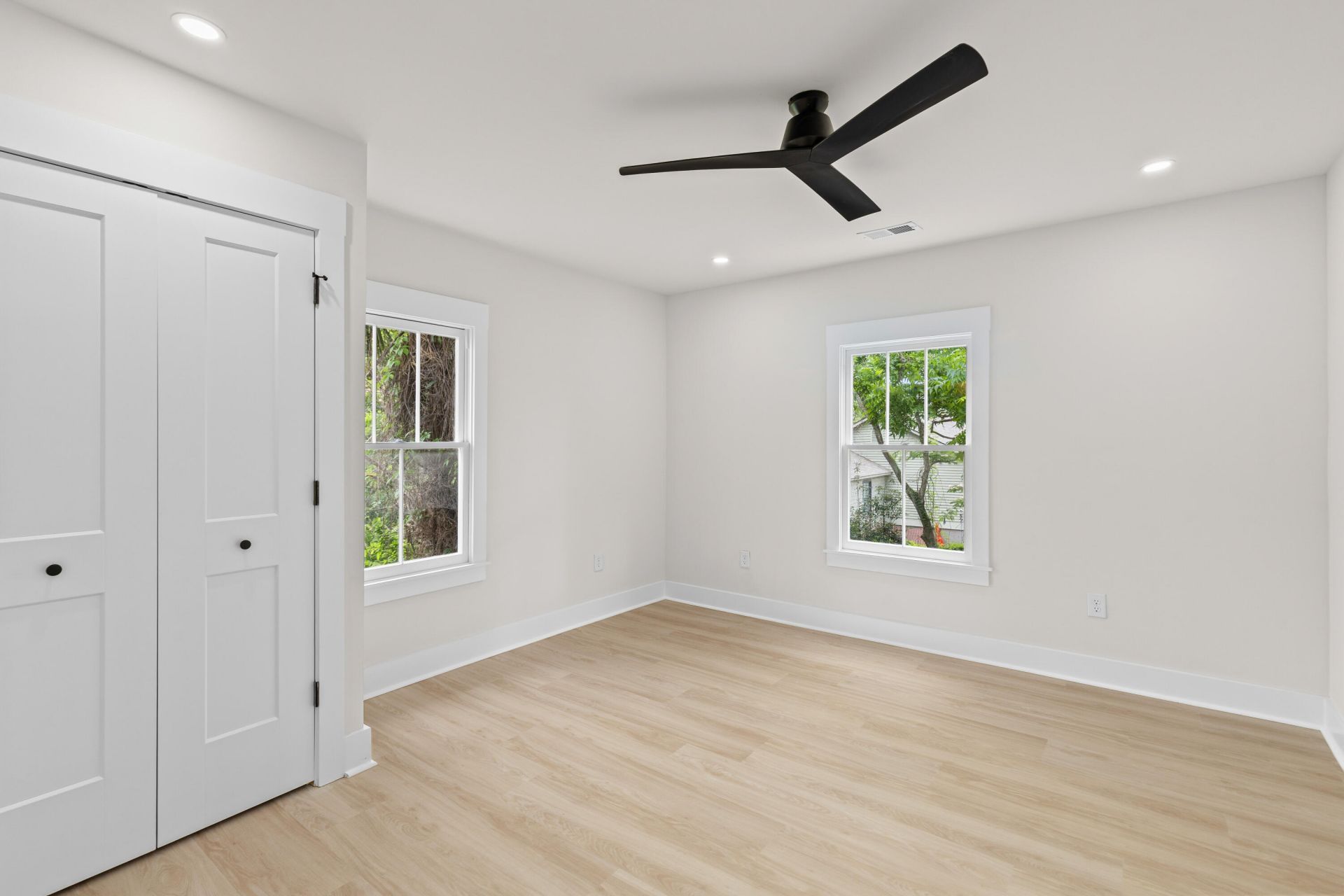 61 Maple Street Photo 31