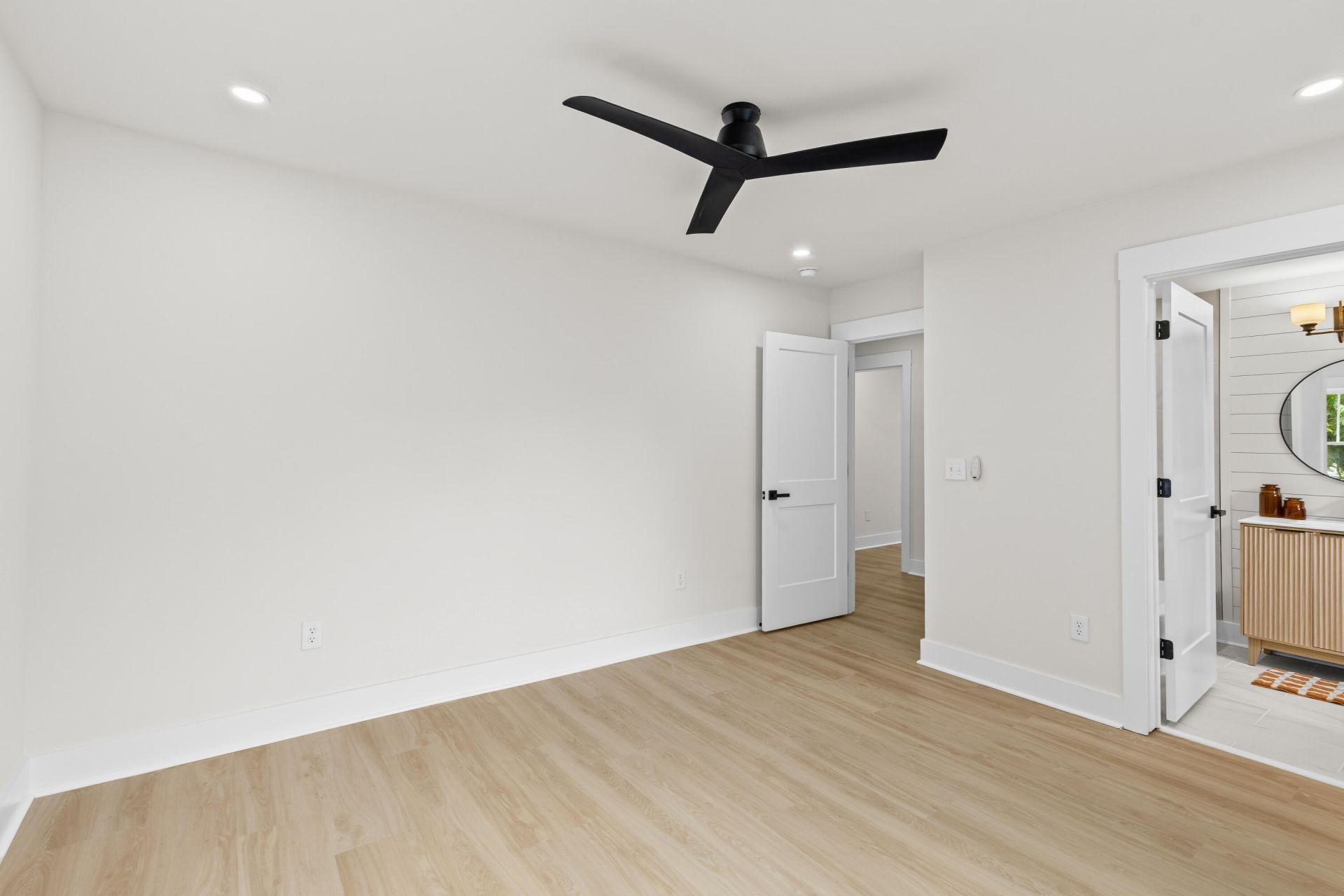 61 Maple Street Photo 32
