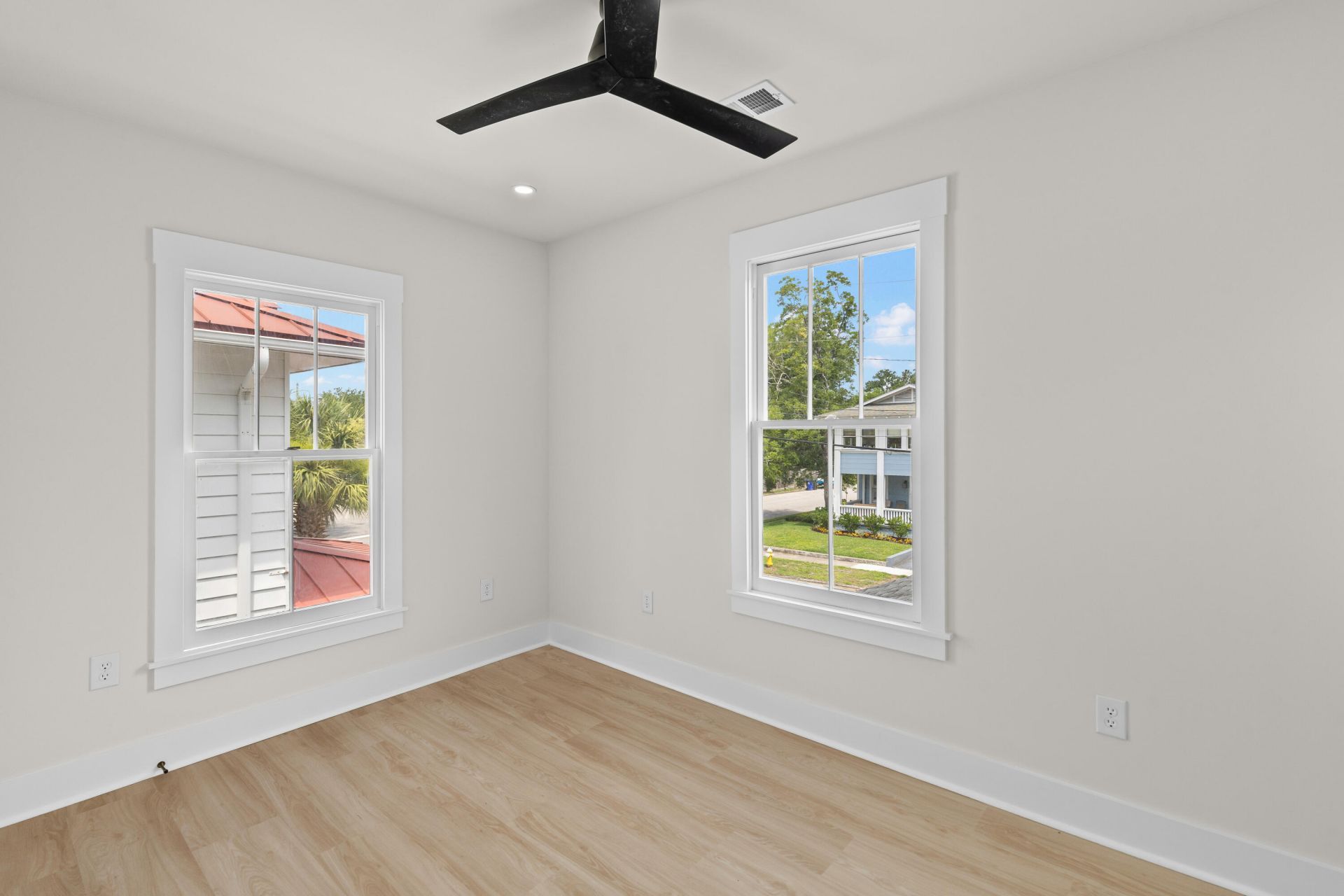 61 Maple Street Photo 36