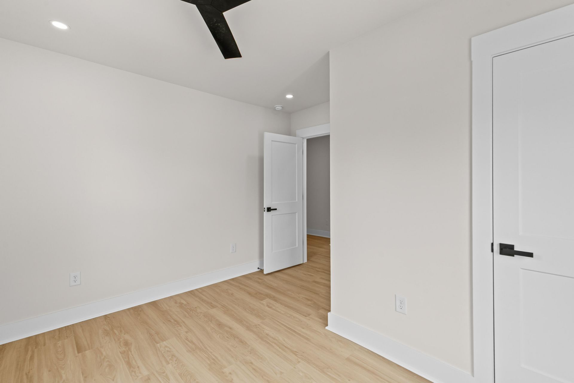 61 Maple Street Photo 37