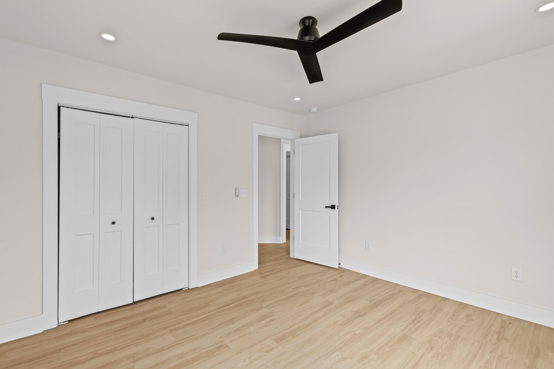 61 Maple Street Photo 42