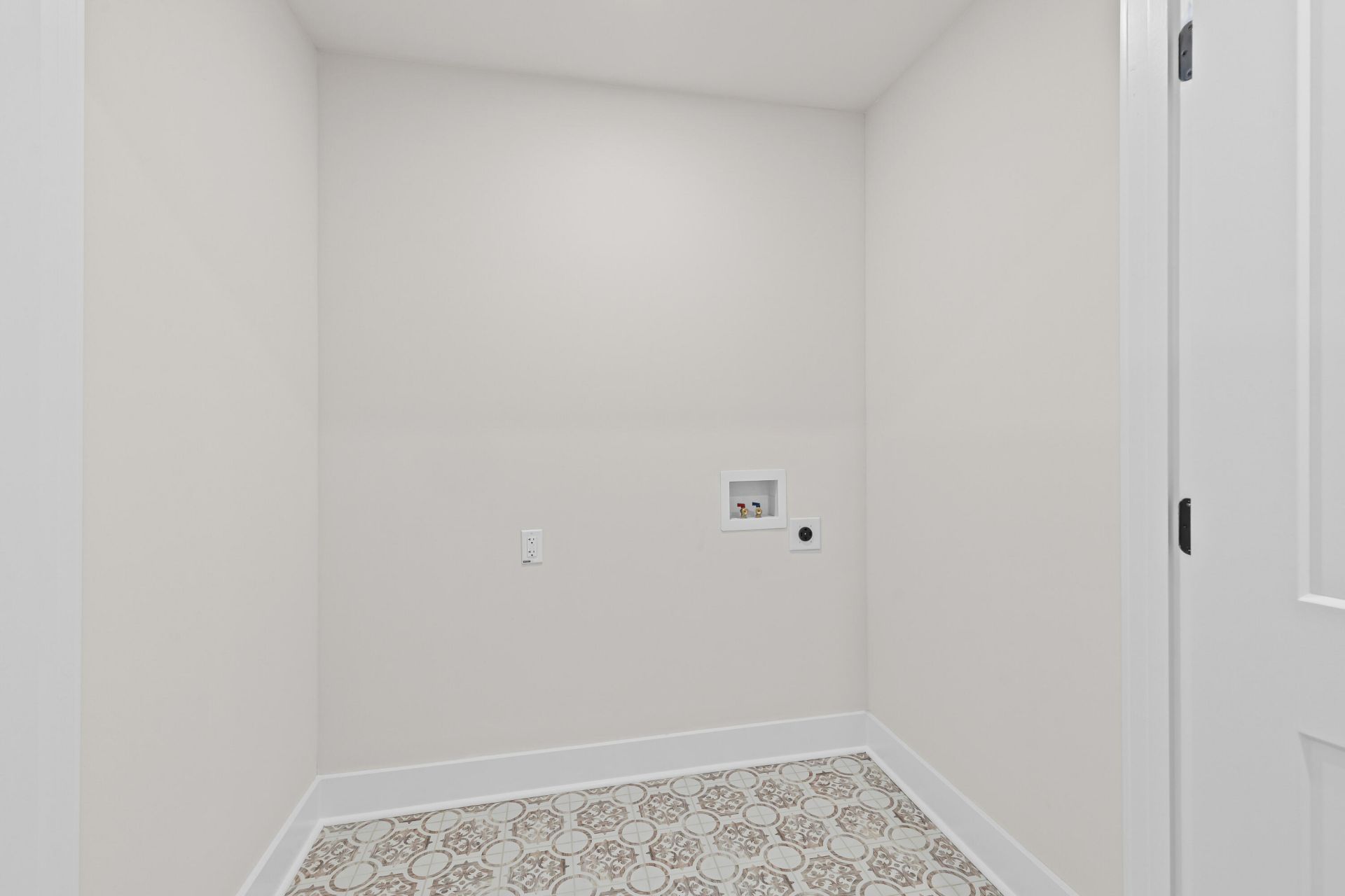 61 Maple Street Photo 43