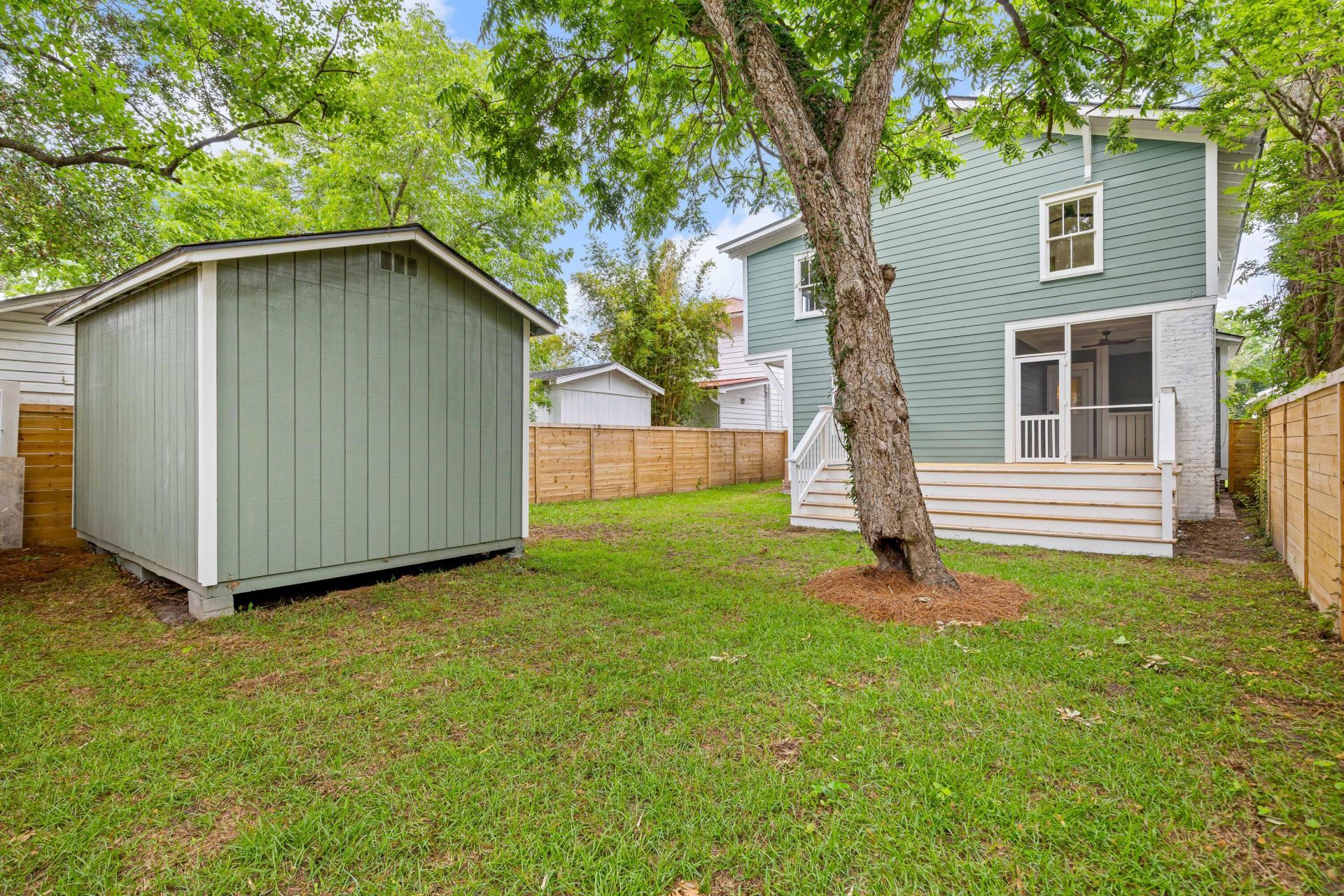 61 Maple Street Photo 47