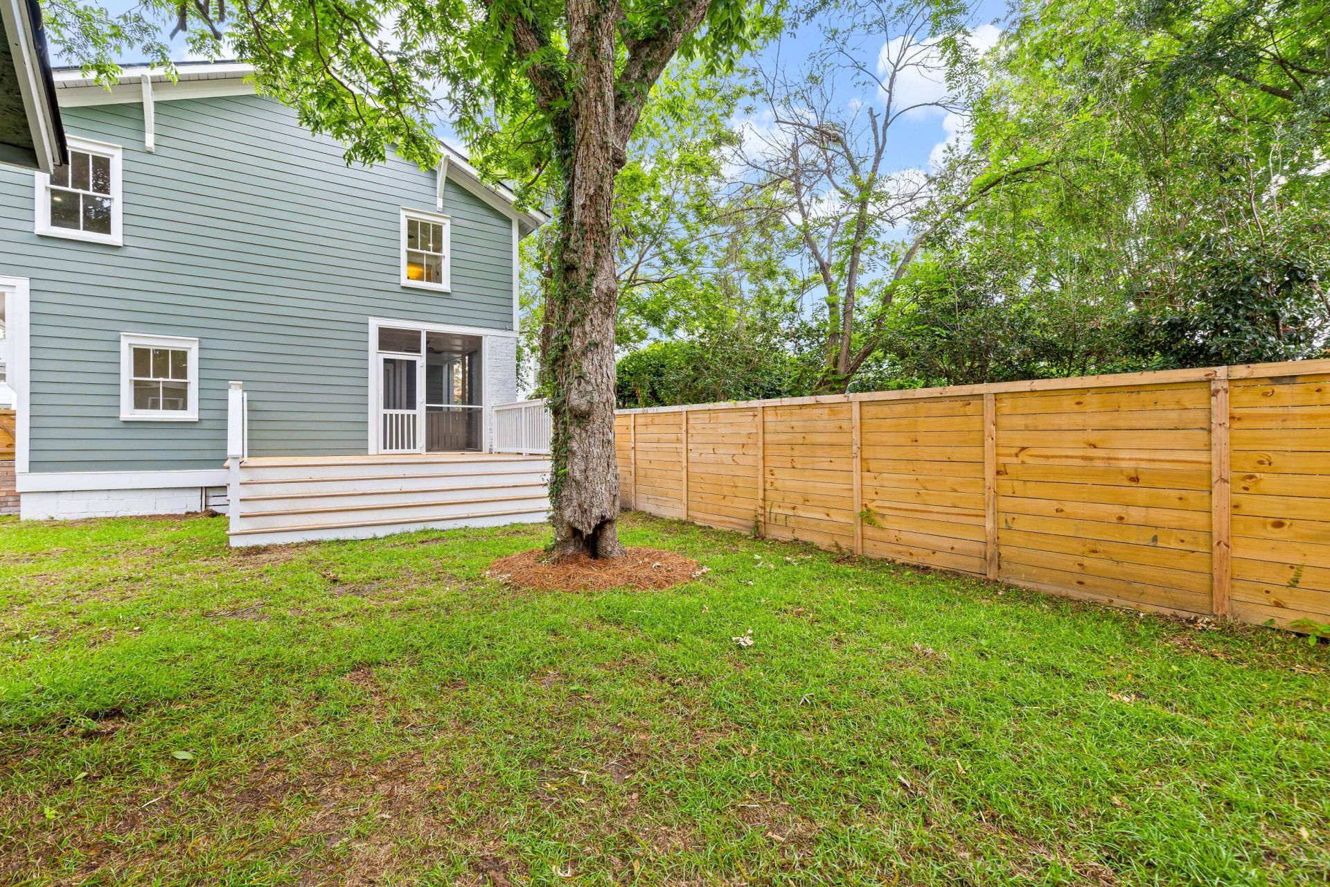 61 Maple Street Photo 48